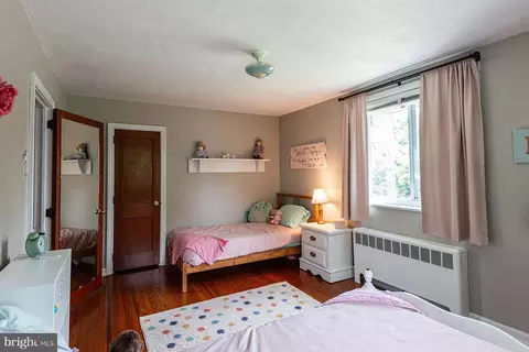 Bedroom - 705 Woodcrest Ave, Lititz, PA 17543 photo 4 of 5
