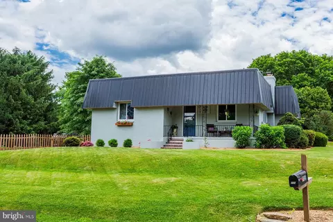 Exterior - 705 Woodcrest Ave, Lititz, PA 17543 photo 4 of 26