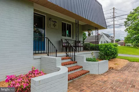 Exterior - 705 Woodcrest Ave, Lititz, PA 17543 photo 6 of 26