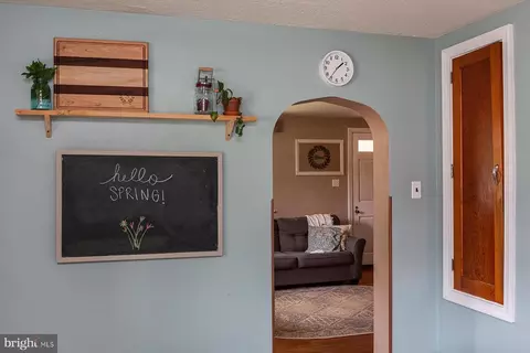 Entry Way - 705 Woodcrest Ave, Lititz, PA 17543 photo 2 of 3