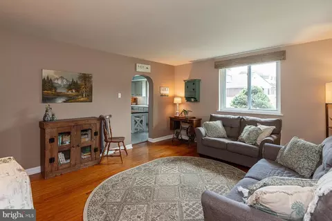 Living - 705 Woodcrest Ave, Lititz, PA 17543 photo 1 of 2