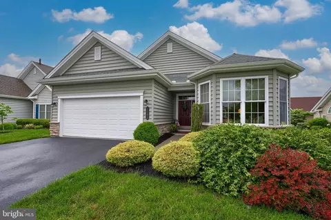 1393 Dickens Ln, Mount Joy, PA 17552