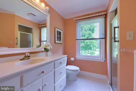 Bath - 590 Stonehenge Dr, Lititz, PA 17543 photo 3 of 4