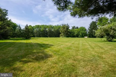 Exterior - 590 Stonehenge Dr, Lititz, PA 17543 photo 4 of 5