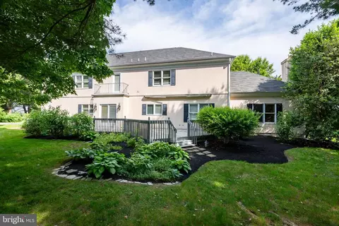 Exterior - 590 Stonehenge Dr, Lititz, PA 17543 photo 2 of 5