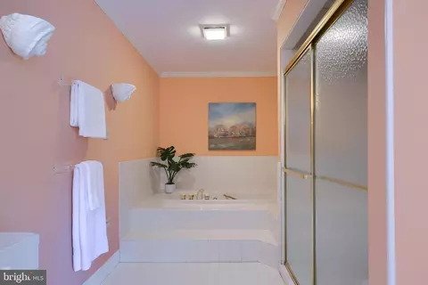 Bath - 590 Stonehenge Dr, Lititz, PA 17543 photo 2 of 4