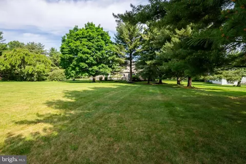 Exterior - 590 Stonehenge Dr, Lititz, PA 17543 photo 3 of 5