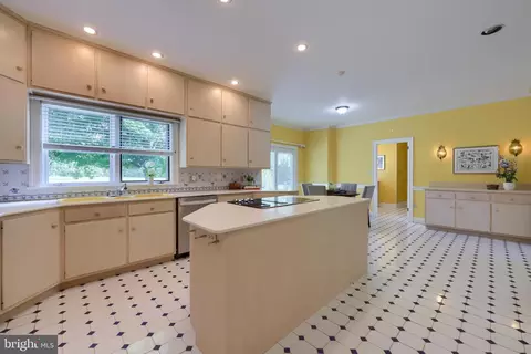 Kitchen - 590 Stonehenge Dr, Lititz, PA 17543 photo 1 of 3