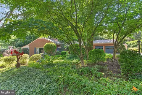 104 Blossom Hill Dr, Lancaster, PA 17601