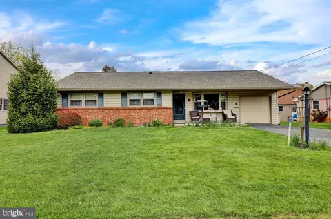 212 N Elm St, Lititz, PA 17543