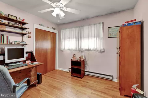 Bedroom - 212 N Elm St, Lititz, PA 17543 photo 4 of 4