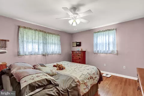 Bedroom - 212 N Elm St, Lititz, PA 17543 photo 3 of 4