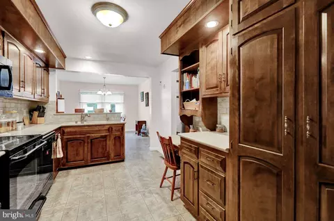 Entry Way - 212 N Elm St, Lititz, PA 17543 photo 1 of 2