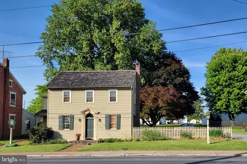 1369 W Main St, Ephrata, PA 17522