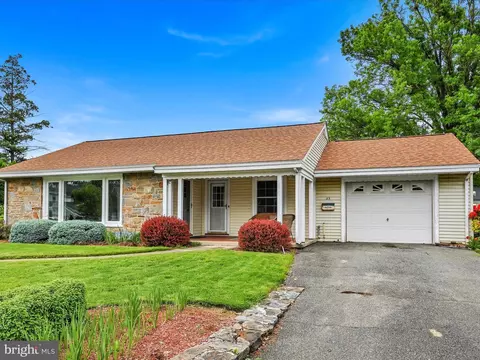 43 Rose Ave, Leola, PA 17540