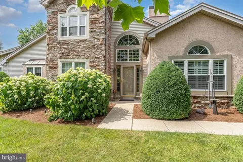 133 Greenview Dr, Lancaster, PA 17601
