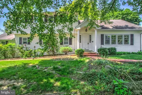 1801 Larchmont Ln, Lancaster, PA 17601