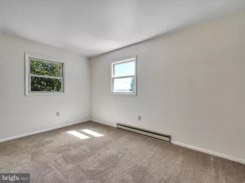 Bedroom - 5 Buch Mill Rd, Lititz, PA 17543 photo 4 of 6