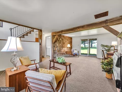 Living - 5 Buch Mill Rd, Lititz, PA 17543 photo 4 of 7