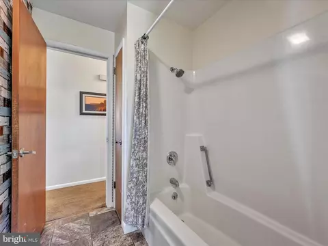 Bath - 5 Buch Mill Rd, Lititz, PA 17543 photo 1 of 2