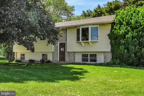 5 Buch Mill Rd, Lititz, PA 17543