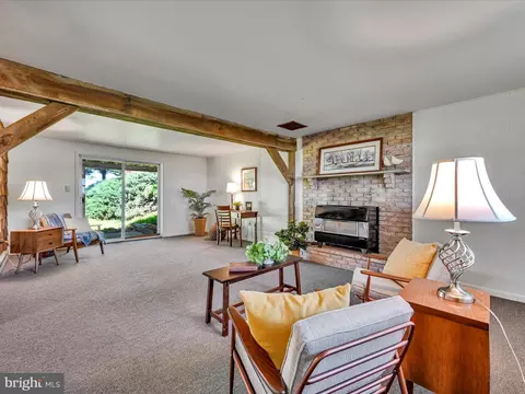 Living - 5 Buch Mill Rd, Lititz, PA 17543 photo 5 of 7