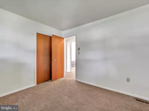 Bedroom - 5 Buch Mill Rd, Lititz, PA 17543 photo 3 of 6