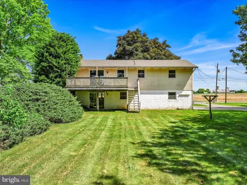 Exterior - 5 Buch Mill Rd, Lititz, PA 17543 photo 2 of 3