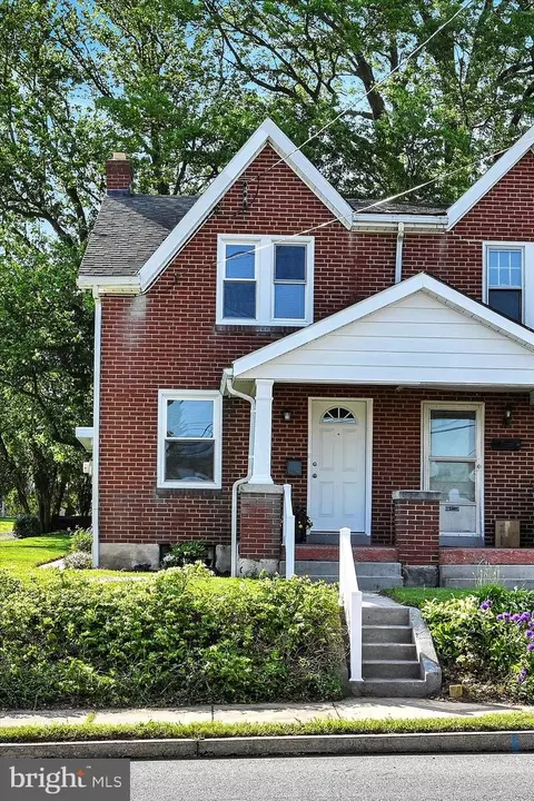 910 N 6th St, Denver, PA 17517