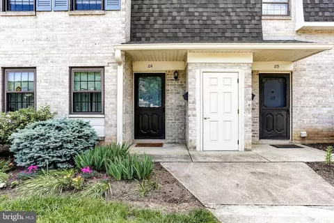 114 Valleybrook Dr, Lancaster, PA 17601
