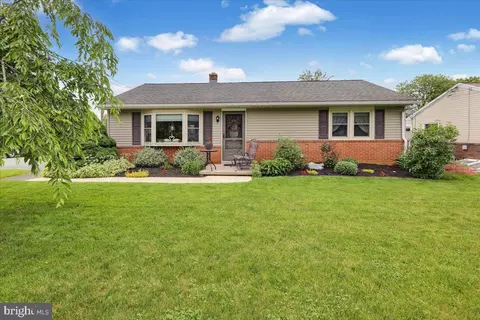 11 E Kendig Rd, Willow Street, PA 17584