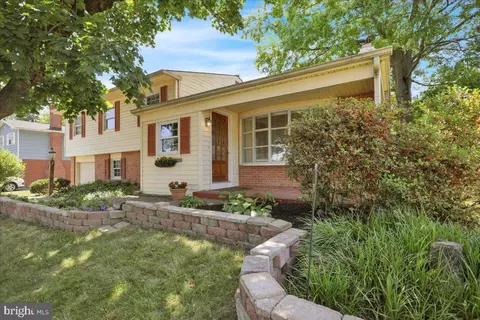 1932 Crooked Oak Dr, Lancaster, PA 17601