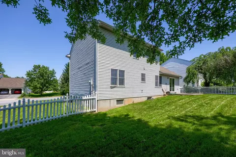 Exterior - 502 Chickadee Dr, Lititz, PA 17543 photo 4 of 6