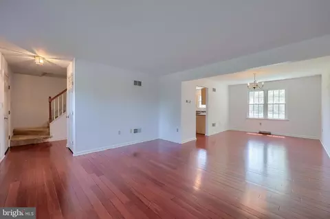 Living - 502 Chickadee Dr, Lititz, PA 17543 photo 2 of 8