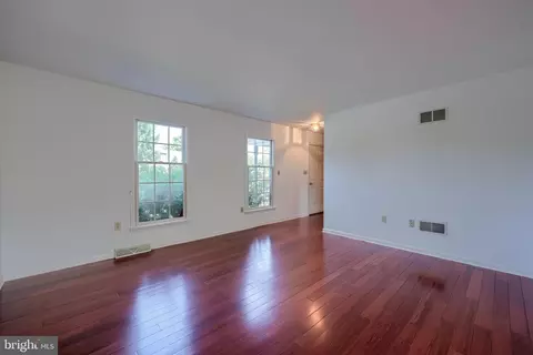 Living - 502 Chickadee Dr, Lititz, PA 17543 photo 3 of 8