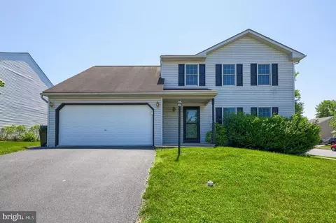 502 Chickadee Dr, Lititz, PA 17543