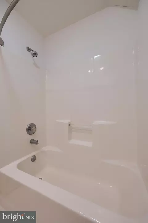 Bath - 502 Chickadee Dr, Lititz, PA 17543 photo 3 of 5