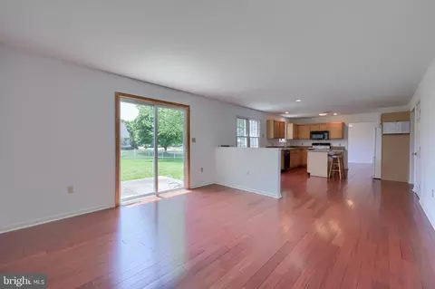Living - 502 Chickadee Dr, Lititz, PA 17543 photo 7 of 8