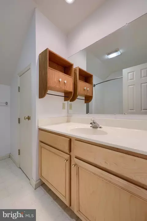 Bath - 502 Chickadee Dr, Lititz, PA 17543 photo 2 of 5