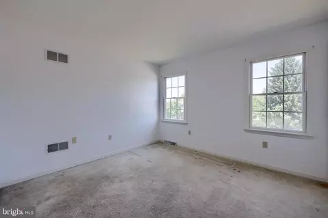 Bedroom - 502 Chickadee Dr, Lititz, PA 17543 photo 3 of 6