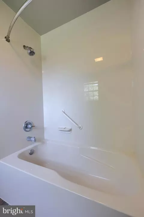 Bath - 502 Chickadee Dr, Lititz, PA 17543 photo 5 of 5