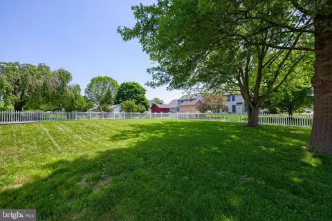 Exterior - 502 Chickadee Dr, Lititz, PA 17543 photo 5 of 6