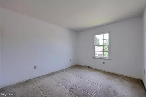 Bedroom - 502 Chickadee Dr, Lititz, PA 17543 photo 4 of 6