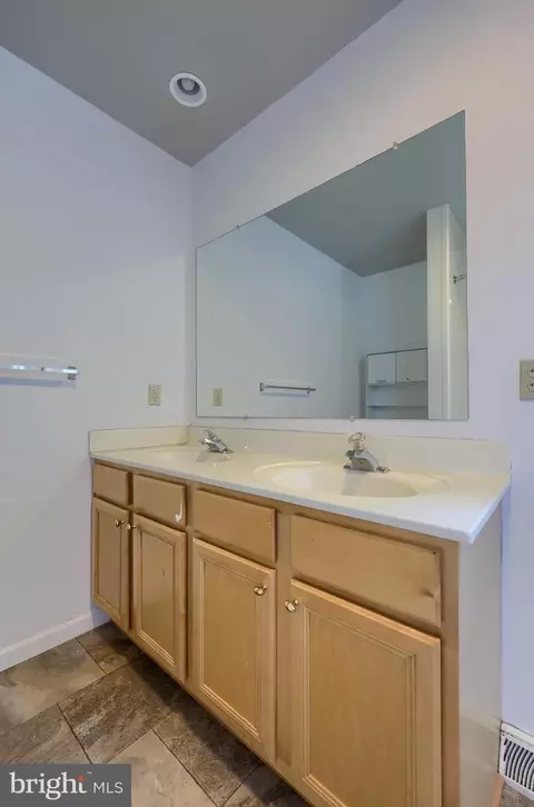 Bath - 502 Chickadee Dr, Lititz, PA 17543 photo 4 of 5