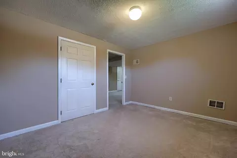 Bedroom - 502 Chickadee Dr, Lititz, PA 17543 photo 6 of 6