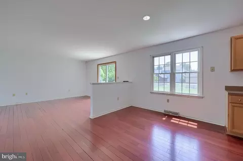 Living - 502 Chickadee Dr, Lititz, PA 17543 photo 5 of 8
