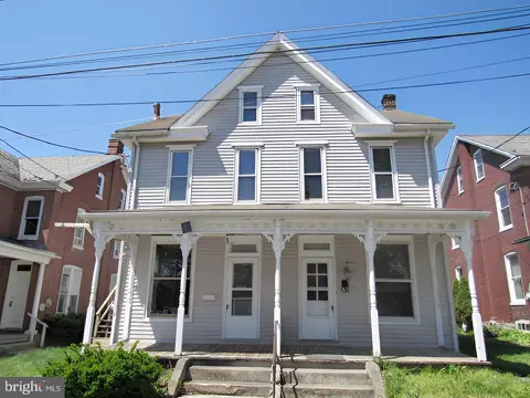 61 E 65 E Park St, Elizabethtown, PA 17022