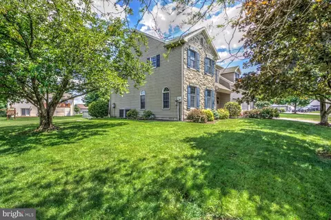 526 High Pointe Dr, Denver, PA 17517
