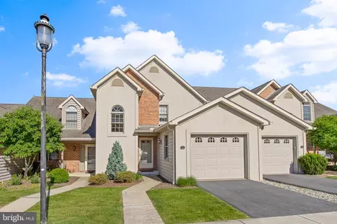 13 Sussex Pl, Lititz, PA 17543