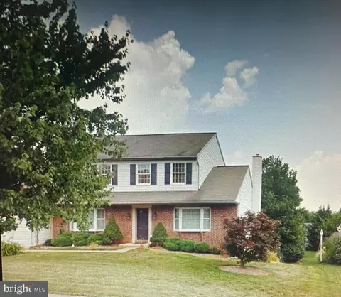 7 Peach Dr, Lititz, PA 17543